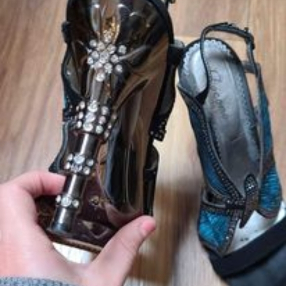 Turquoise Open-Toe Pumps - Picture 3 of 3